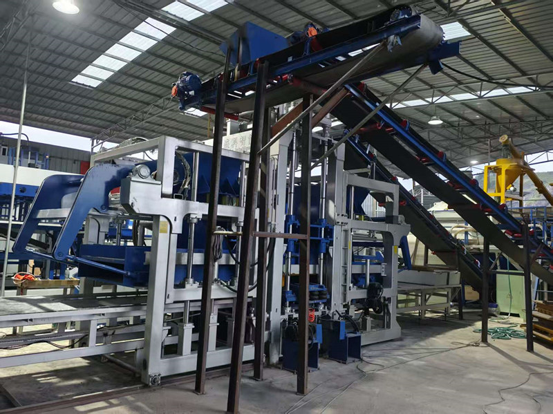 Компания Quanzhou Senko Intelligent Equipment Manufacturing Co., Ltd. поставила полностью автоматизированную линию по производству блоков в город Цзиань, провинция Цзянси – система QT12 обеспечивает более высокую производительность при меньшем количестве 