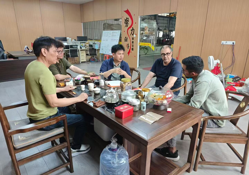 Компания Quanzhou Senko Intelligent Equipment Manufacturing Co., Ltd. приветствовала алжирскую делегацию и получила высокую оценку.